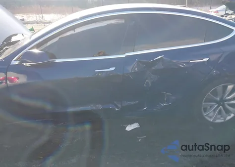 2018 Tesla Model 3 Long Range/Performance z USA, uszkodzony, nr VIN 5YJ3E1EB1JF133979